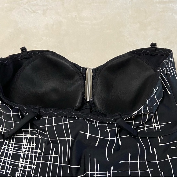 NWT BE CREATIVE / Black & White Tankini Swim Top Size 16 - Picture 7 of 12